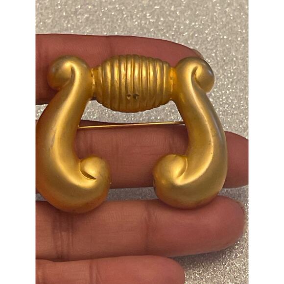 Vintage Gold Tone Music Note Brooch lapel Pin B#18 - Picture 1 of 4